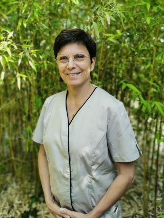 Martine Assistante dentaire qualifiée A l'accueil, comme en clinique, elle est toujours ZEN!