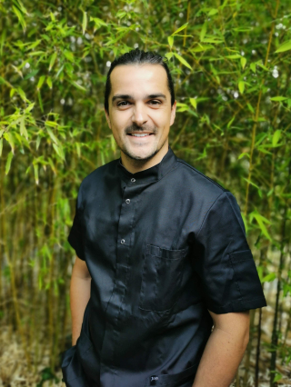 Pierre OUAIRY Chirurgien-dentiste Sérieux et passionné, il vous accompagne avec bienveillance en toutes circonstances.