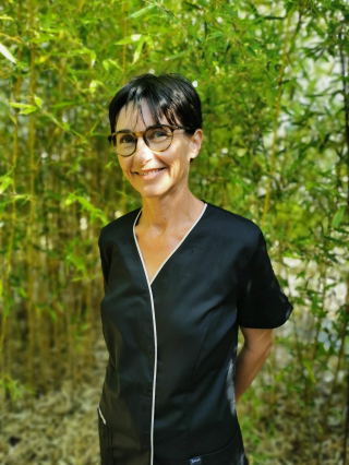 Valérie DELAUNAY-CIPRA Chirurgien-dentiste Pétillante et droite, son humour ne vous laissera pas indifférent